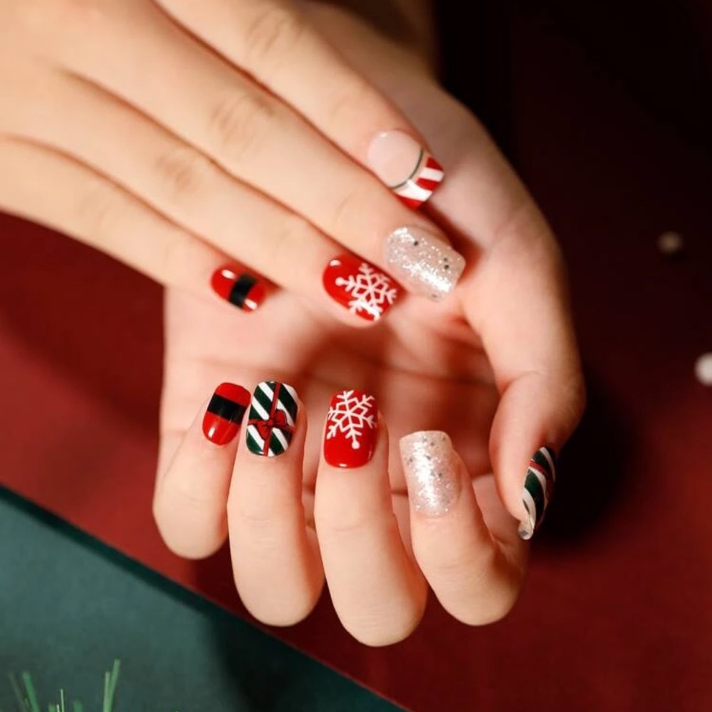 2/16 Christmas Nails